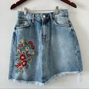 Zara denim embroidered mini skirt Sz XS